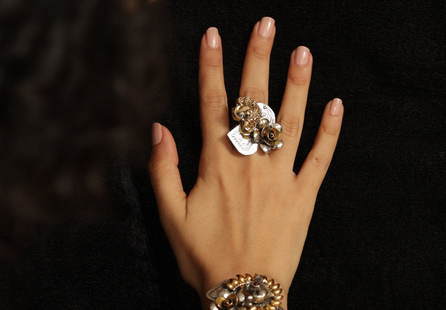 TURVI GOLD PLATED MAYOOR & ROSE SILVER RING