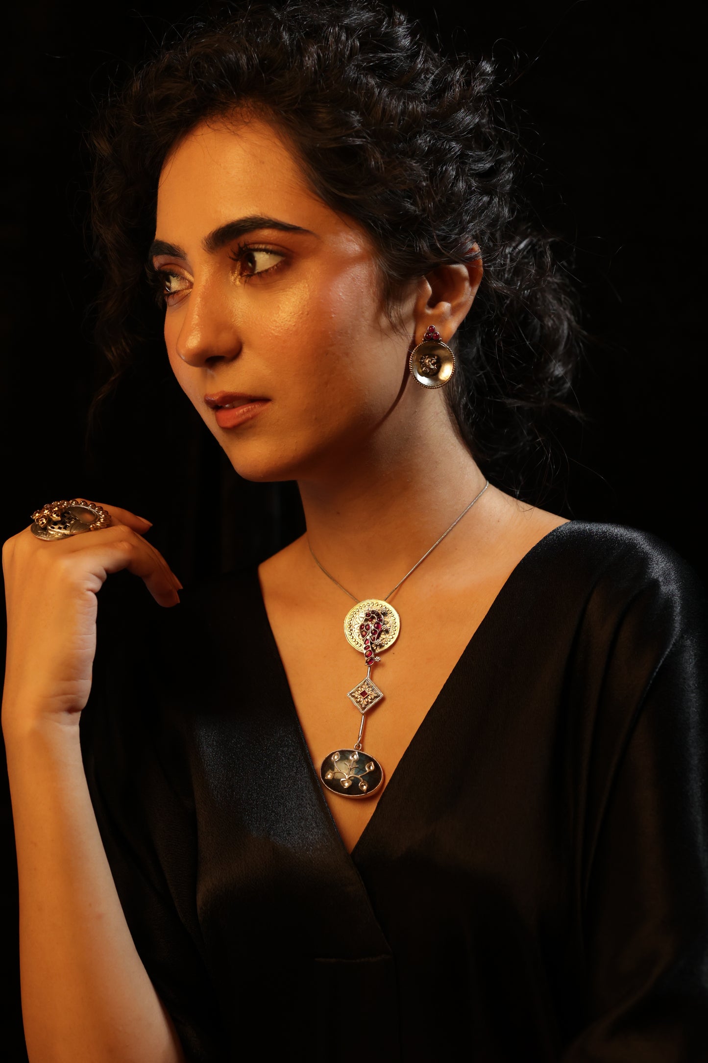 ARAA SILVER PENDANT