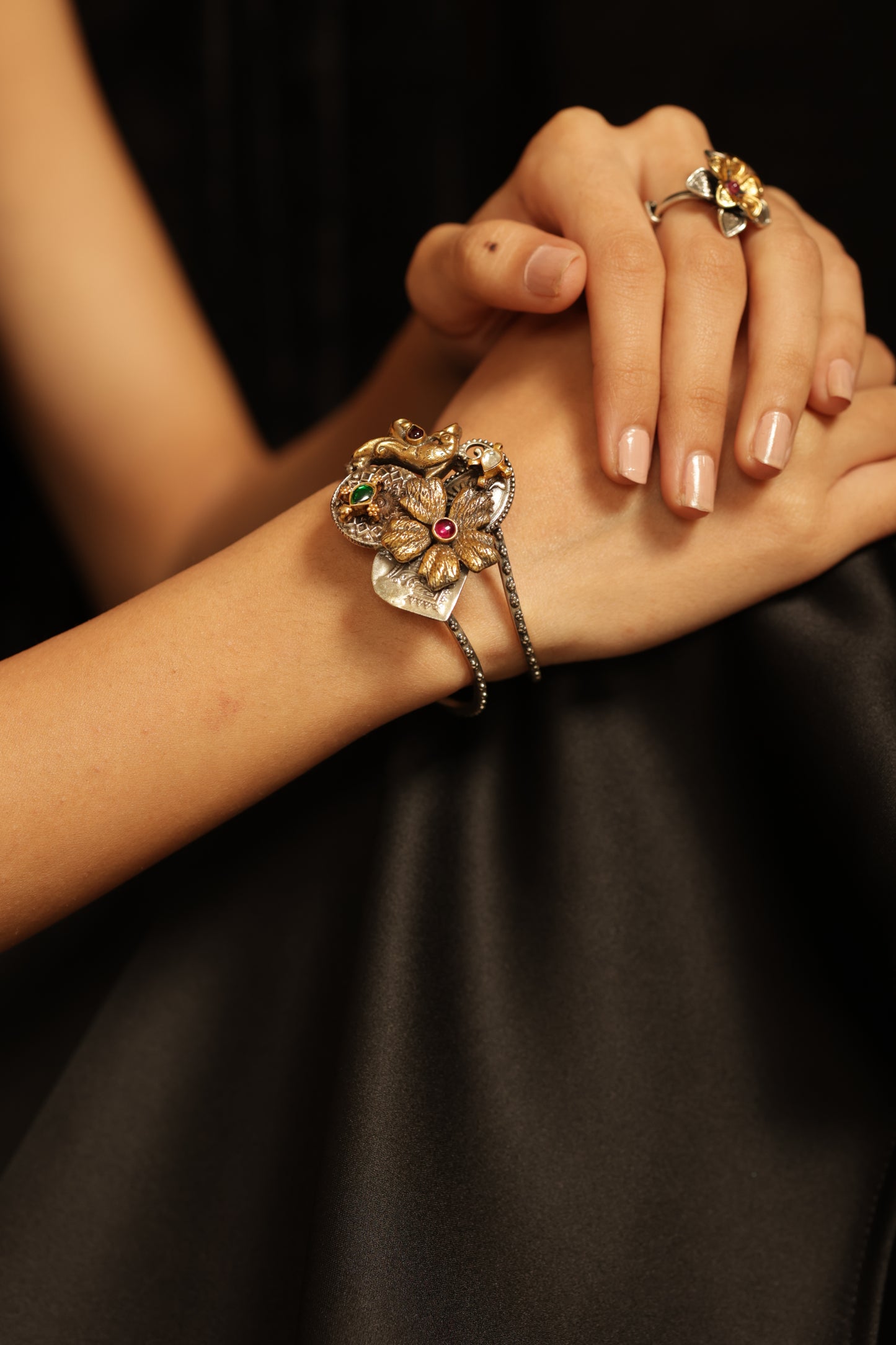 VAJRA FLOWER CHARM SILVER BRACELET