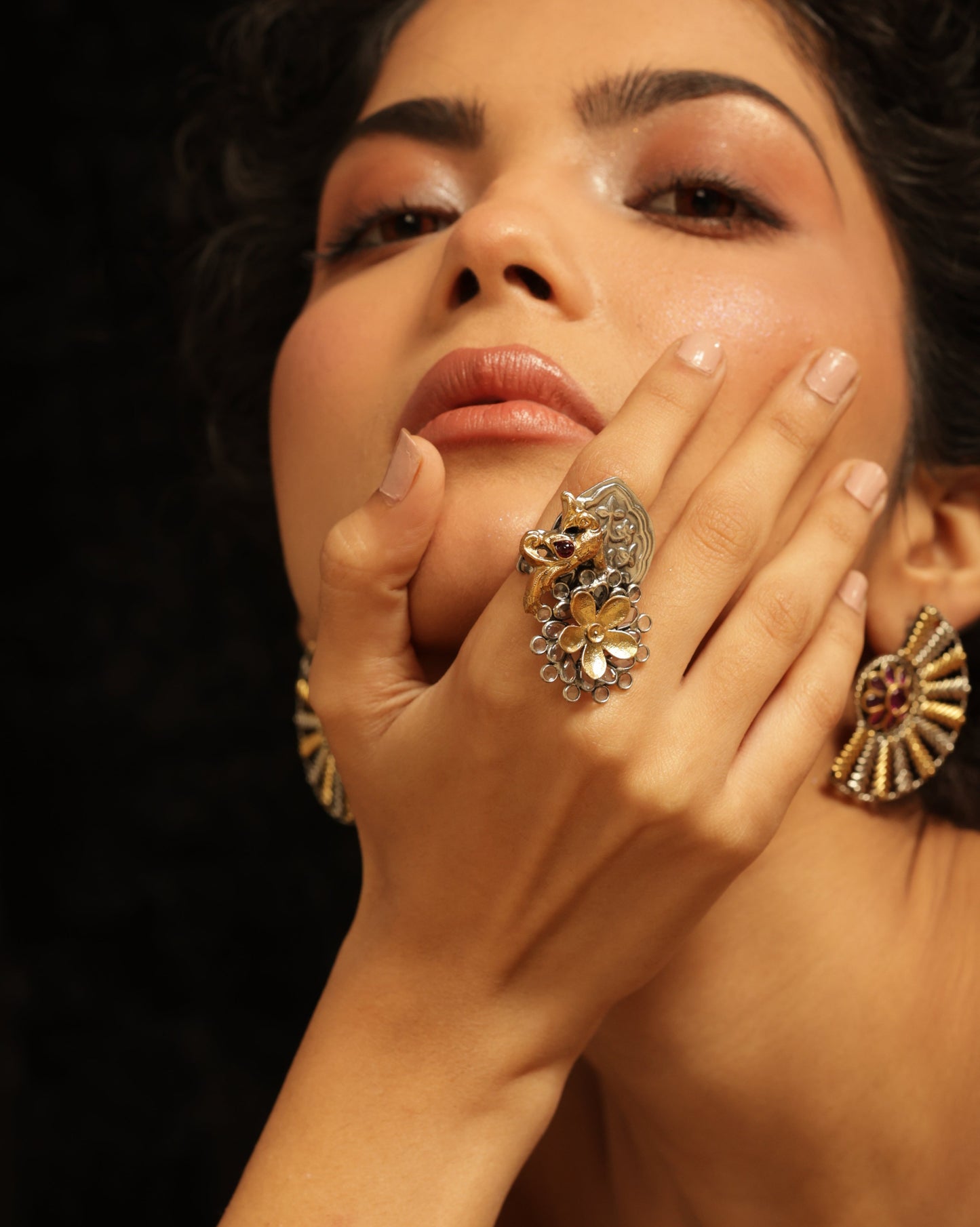 GOLD TONED FLOWER RING SET