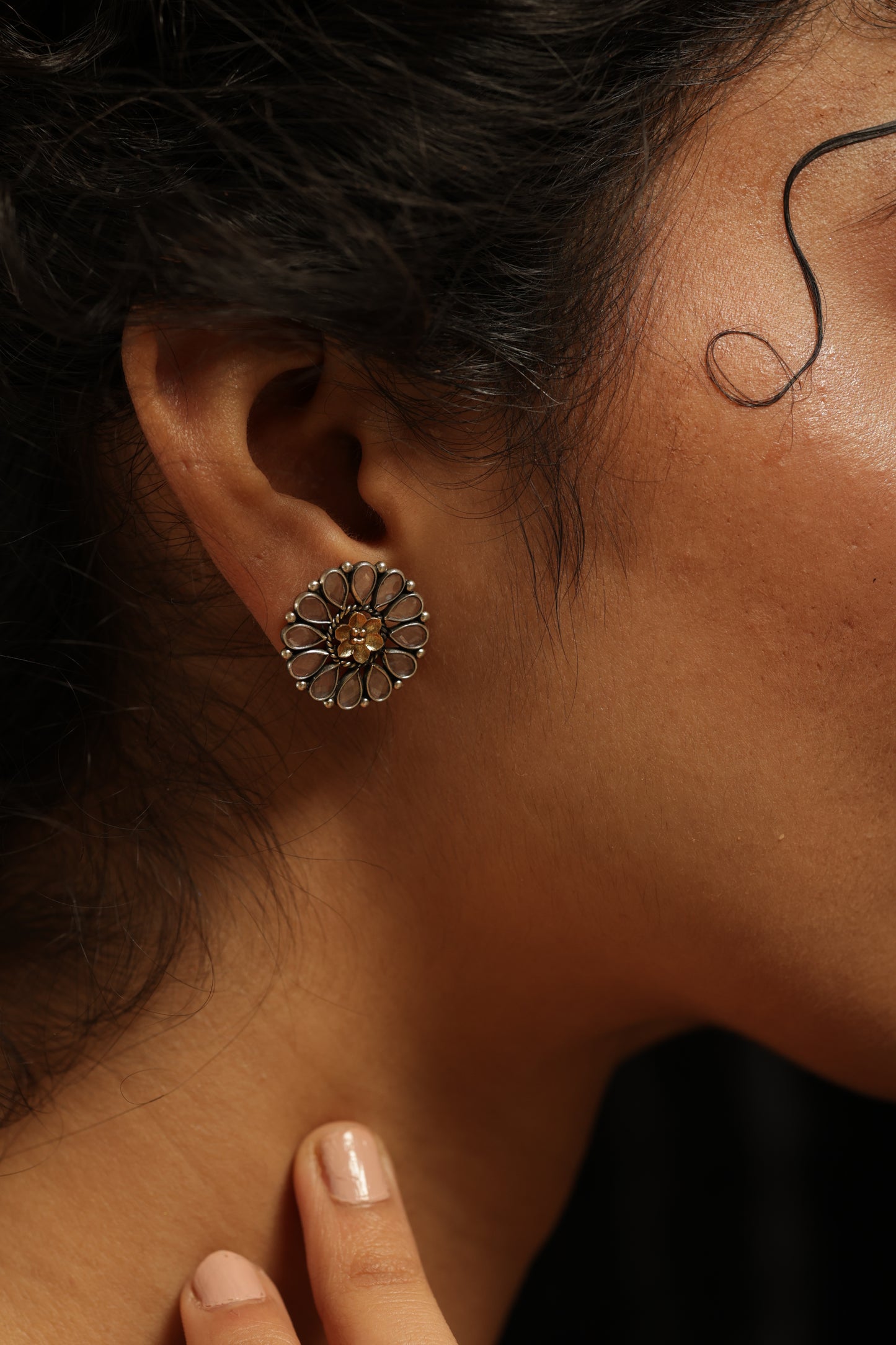 JATIH WHITE MIRROR SILVER
PLATED STUD EARING SET