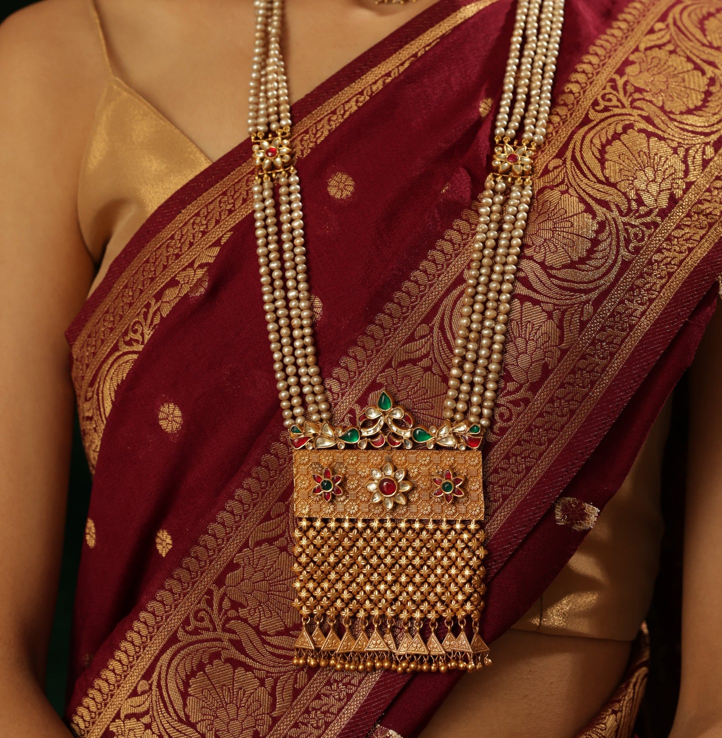 YASRI GOLD PLATED
PENDENT, BEADED THREAD NECKLACE